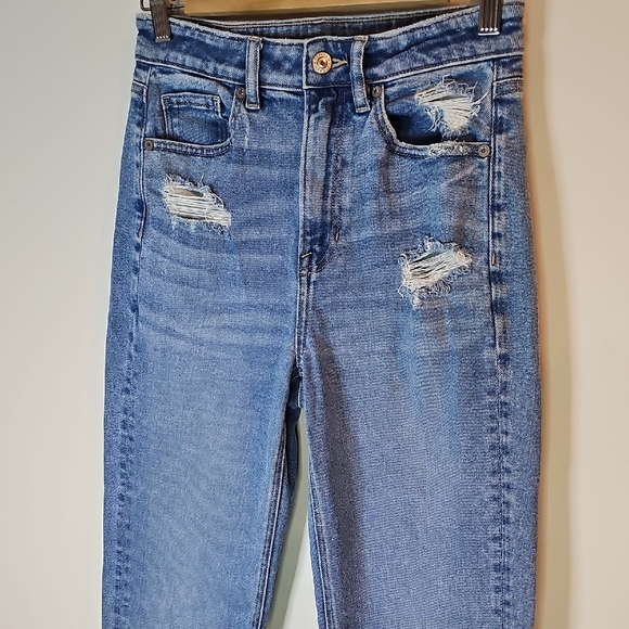 American Eagle Outfitters Size 2 Blue Distressed Style Straight Leg Mom Jeans - Picture 1 of 8
